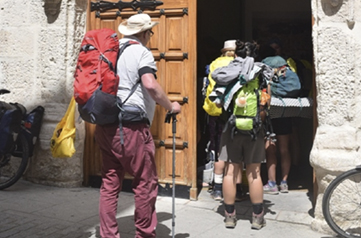 Burgos espera el paso del peregrino